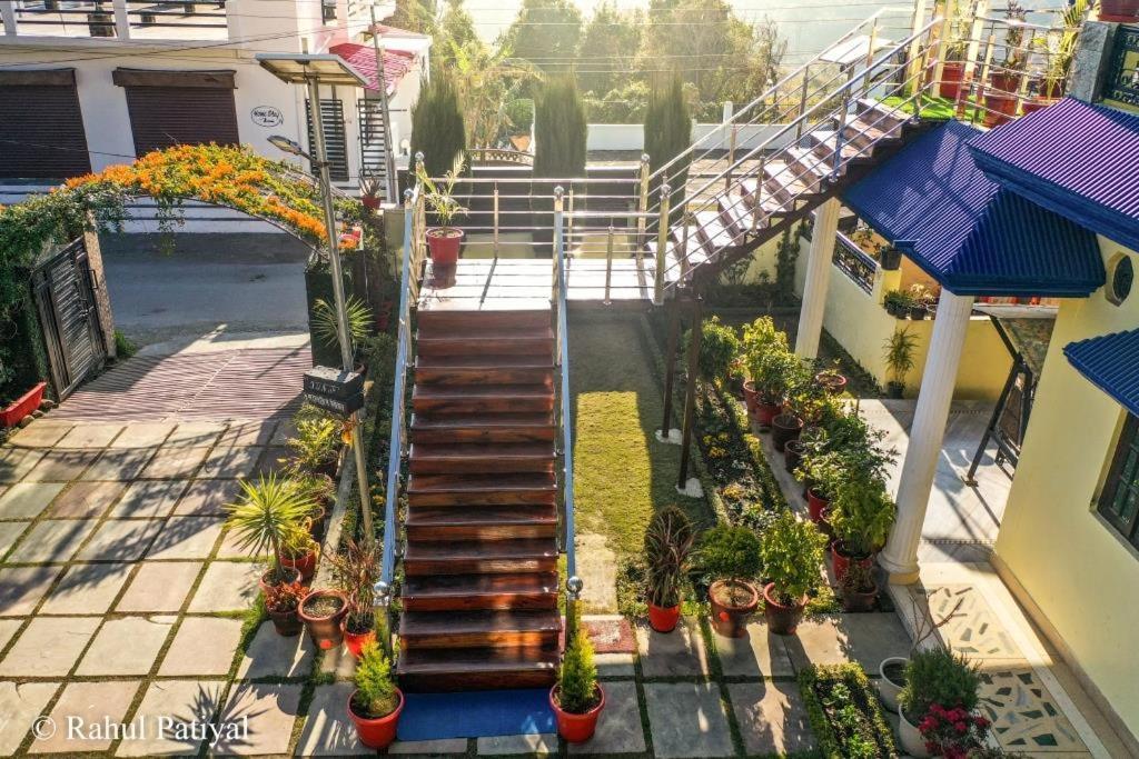 The Walnut Creek Hotel Bhimtal Bagian luar foto