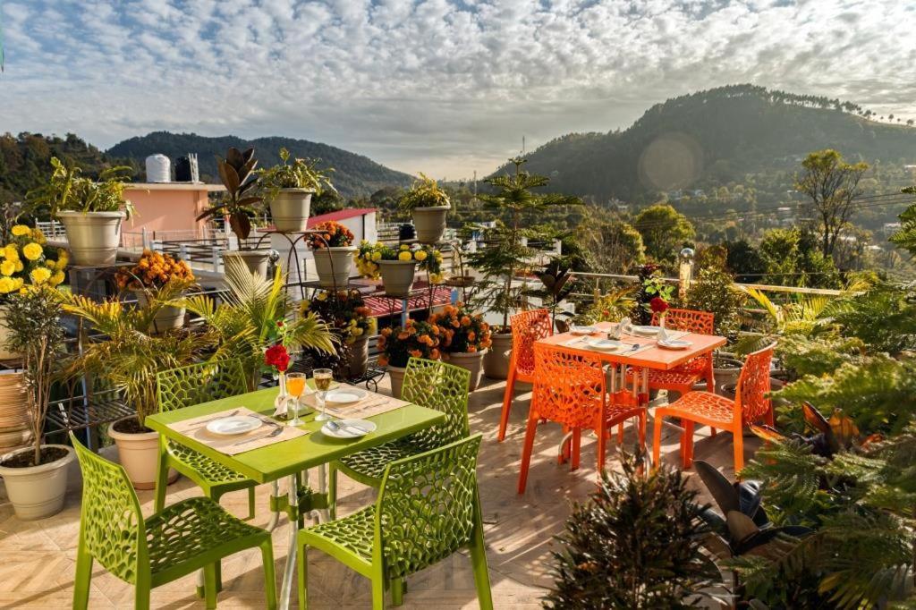 The Walnut Creek Hotel Bhimtal Bagian luar foto
